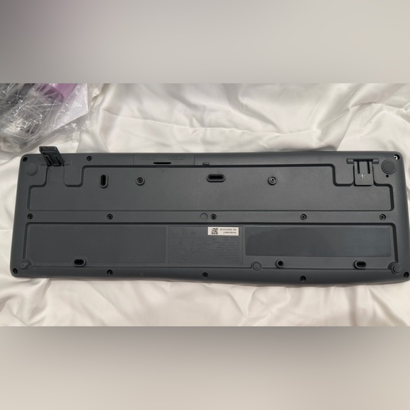 Logitech keyboard - Picture 2 of 2
